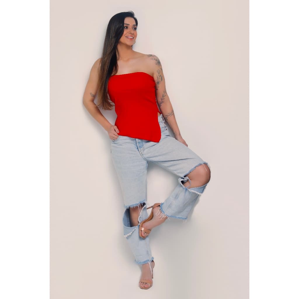 Blusa Tomara que Caia Assimétrica Canelada: Elegância e Estilo em uma Única Peça