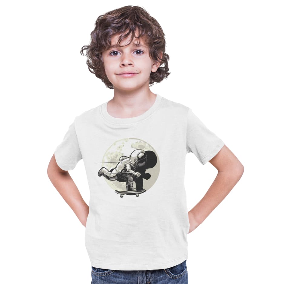 Camiseta Infantil De Algodão Menino Astronauta Skate Casual Básico