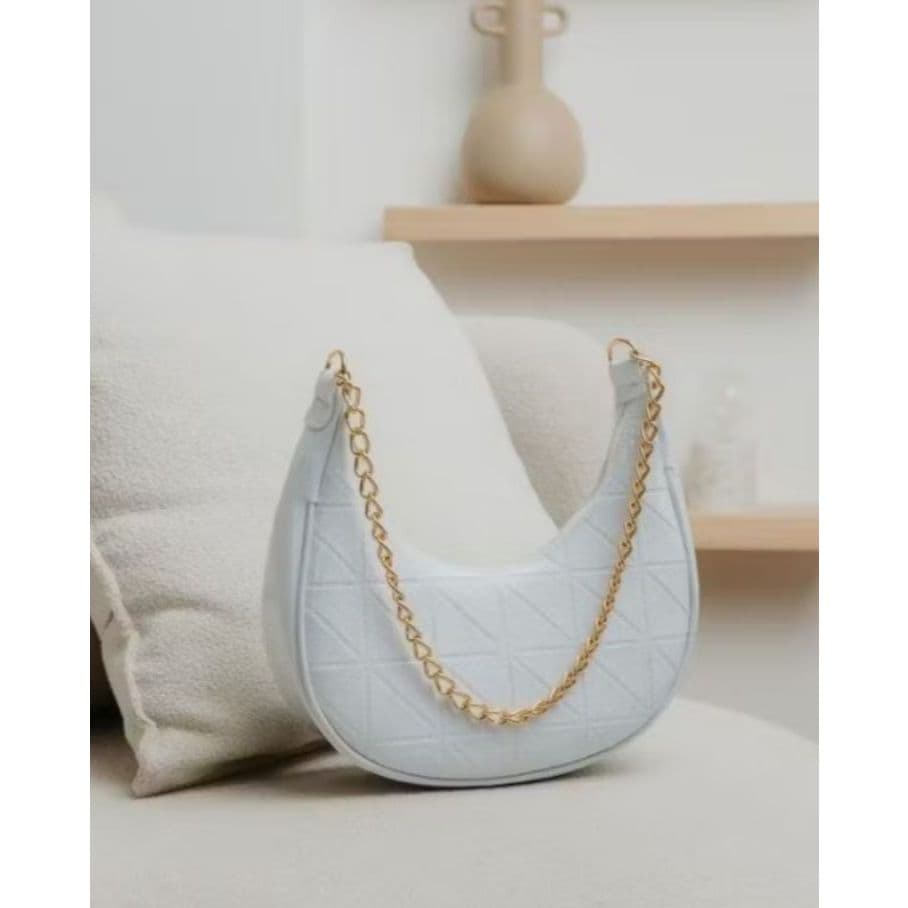 Bolsa Feminina de ombro Meia Lua Verniz Com Alça De Corrente Estilosa