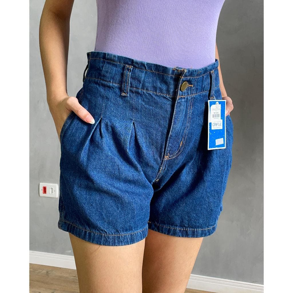 Shorts Jeans Feminino com Pregas e Elástico na Cintura