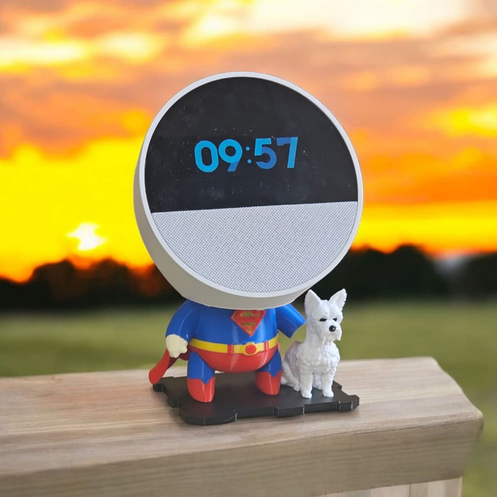 Suporte Alexa Echo SPOT Superman Krypto Super Homem. Presente, miniatura, música som Amazon