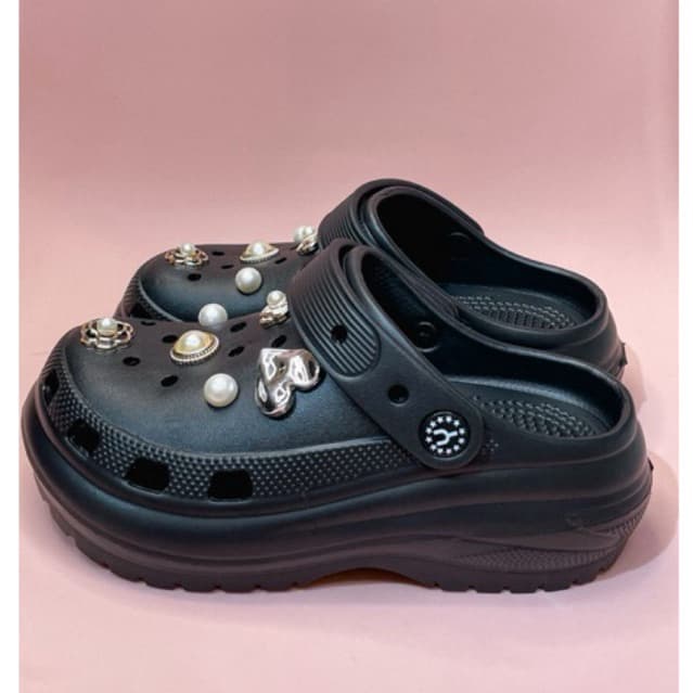 Babuche Feminino Plataforma 5cm com Acessórios Pins Botons