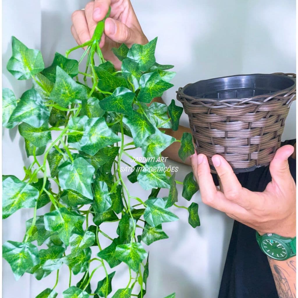 Vaso de Vime Trançado com Arranjo Verde Suspenso – Efeito Natural 100cm semelhante ao natural PT15