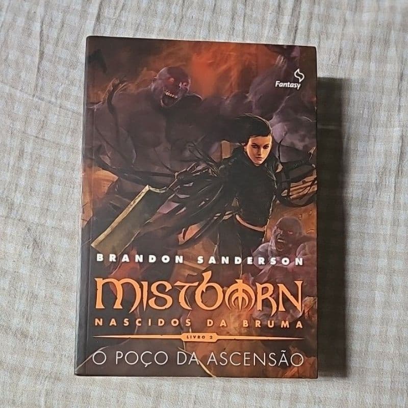 livro mistborn vol.2 O poço da ascensão.