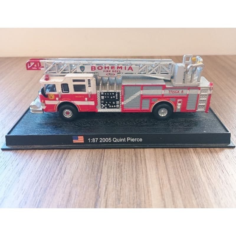 Miniatura Caminhão de Bombeiros Quint Pierce 1:87 Del Prado.