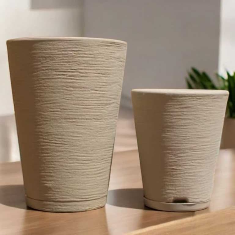 Kit com 2 vasos para plantas em polietileno CONE P e PP com PRATO COLETOR