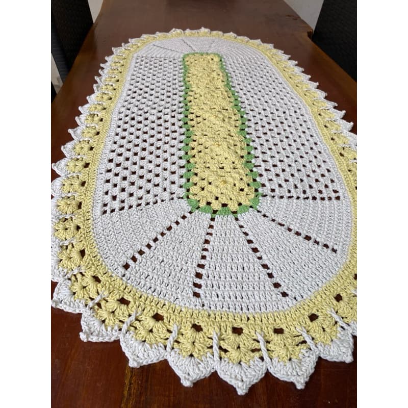 Caminho ou Trilho de Mesa Flores  Oval em Crochê Barbante Fio 6