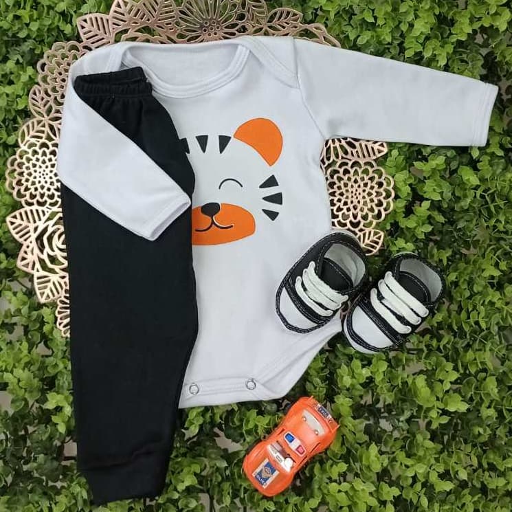 Conjunto Sapatinho Tênis Com Body E Calça Bebê Menino Inverno 100% Suedine
