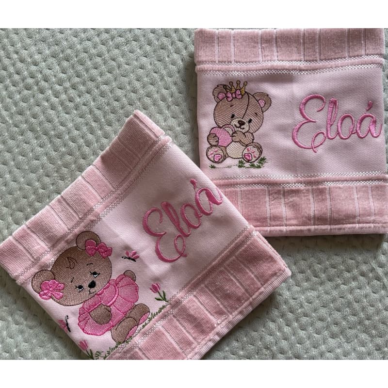 toalha de boca personalizada com o nome do bebê