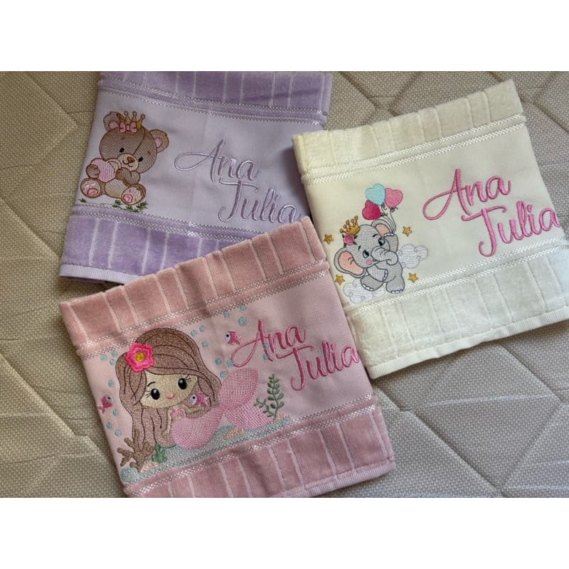 kit com 3 toalha de boca personalizada com o nome do bebê