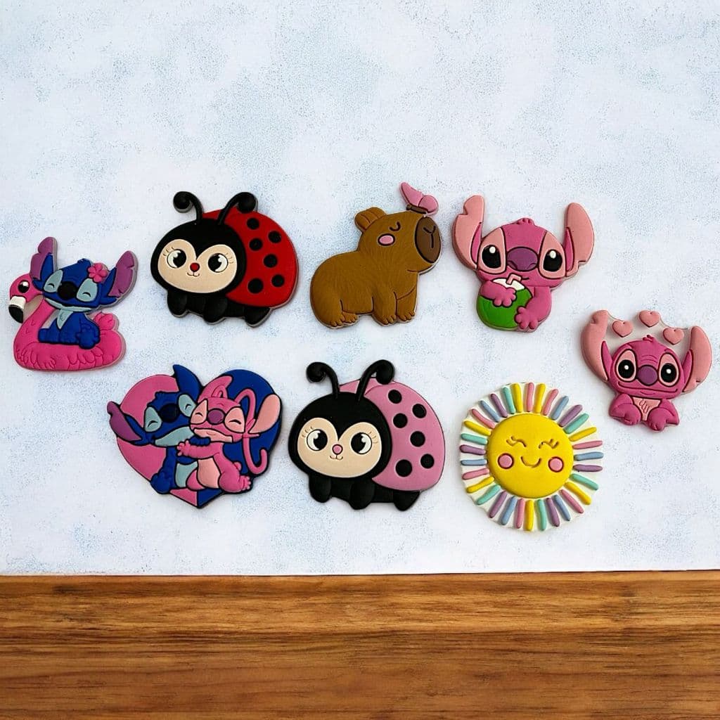 Kit Botons Pins Aplique Babuche Emborrachado Enfeite Acessórios kit 4/5/6/7/8 Adulto e Infantil Temáticos