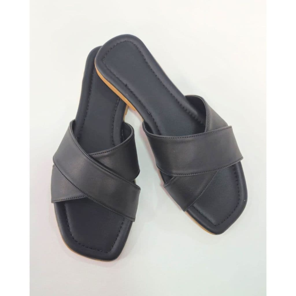 Promoção Sandália Rasteira Tiras Cruzadas. Do 33 ao 43.