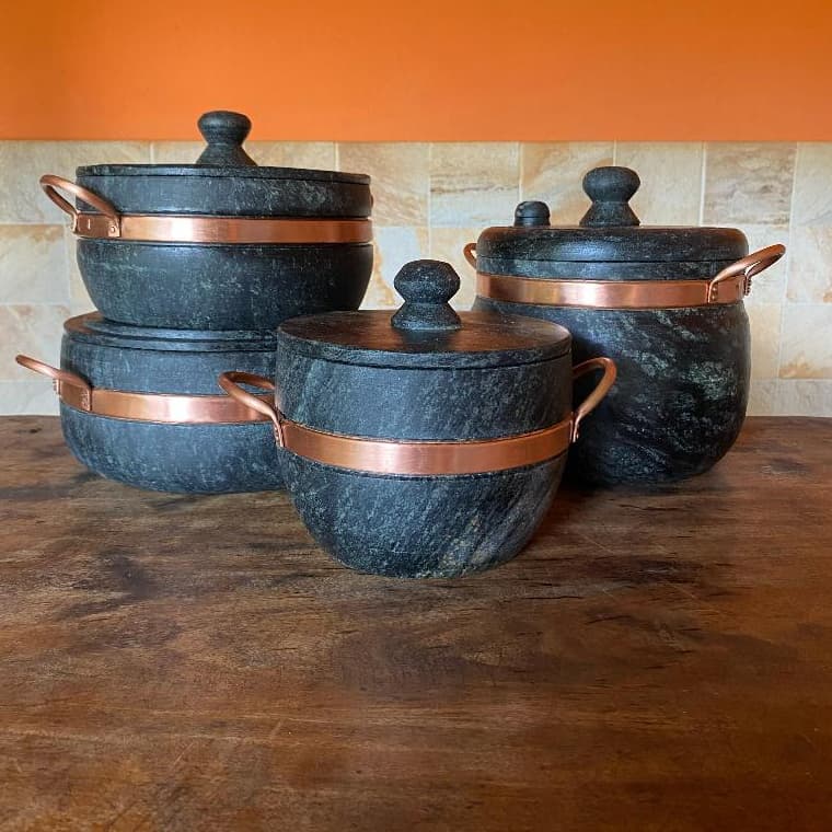 Jogo de Panelas de Pedra Sabão + Panela de Pressão 2L.