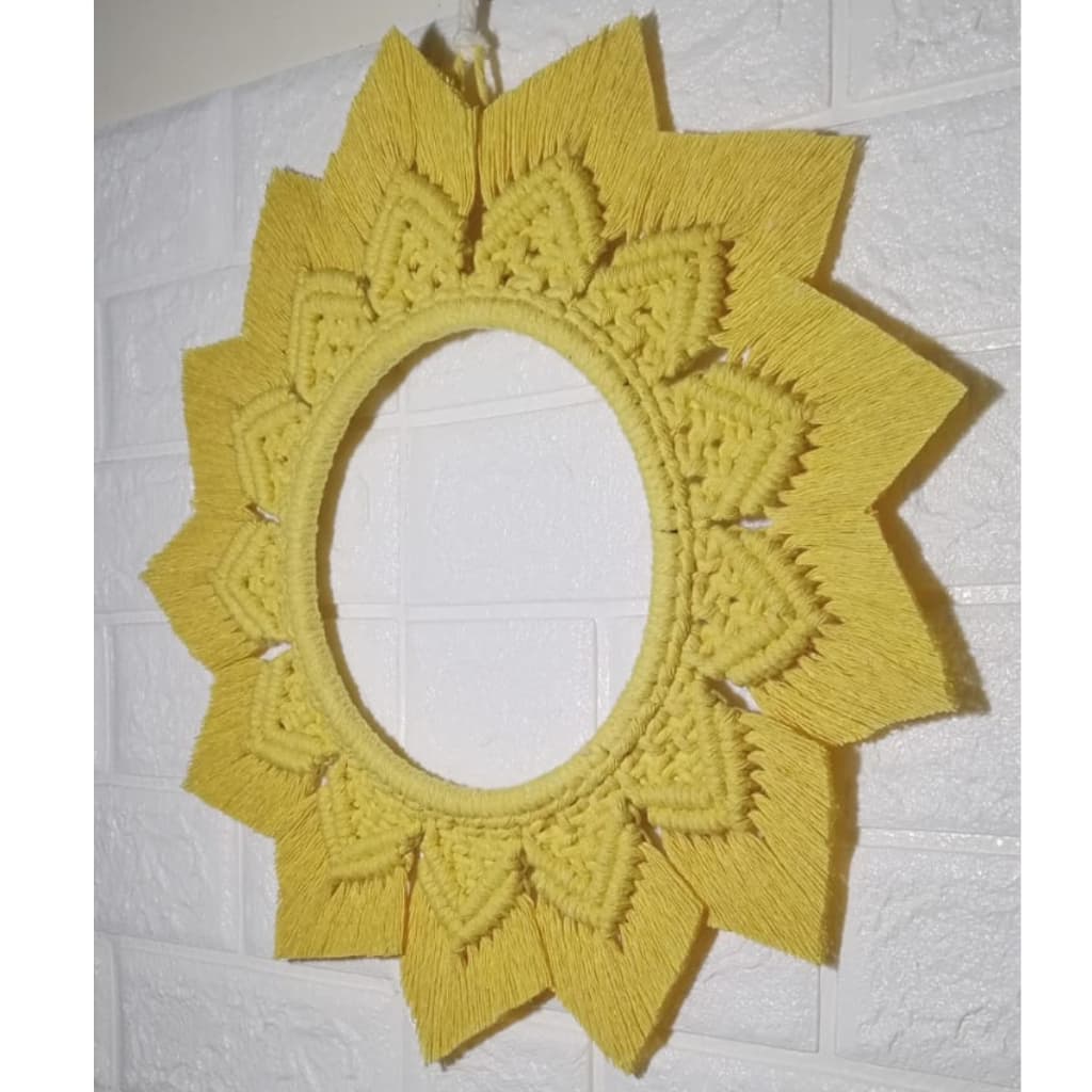 Mandala Boho decorativo em macrame artesanal com espelho 20cm