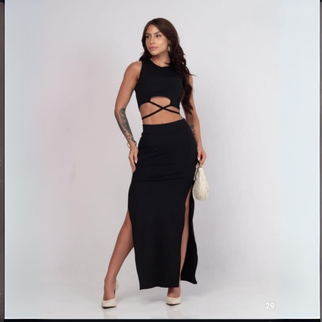 Conjunto Feminino Cropped de Amarração Detalhe Cruzado na Frente e Saia Longa Com Fendas Laterais