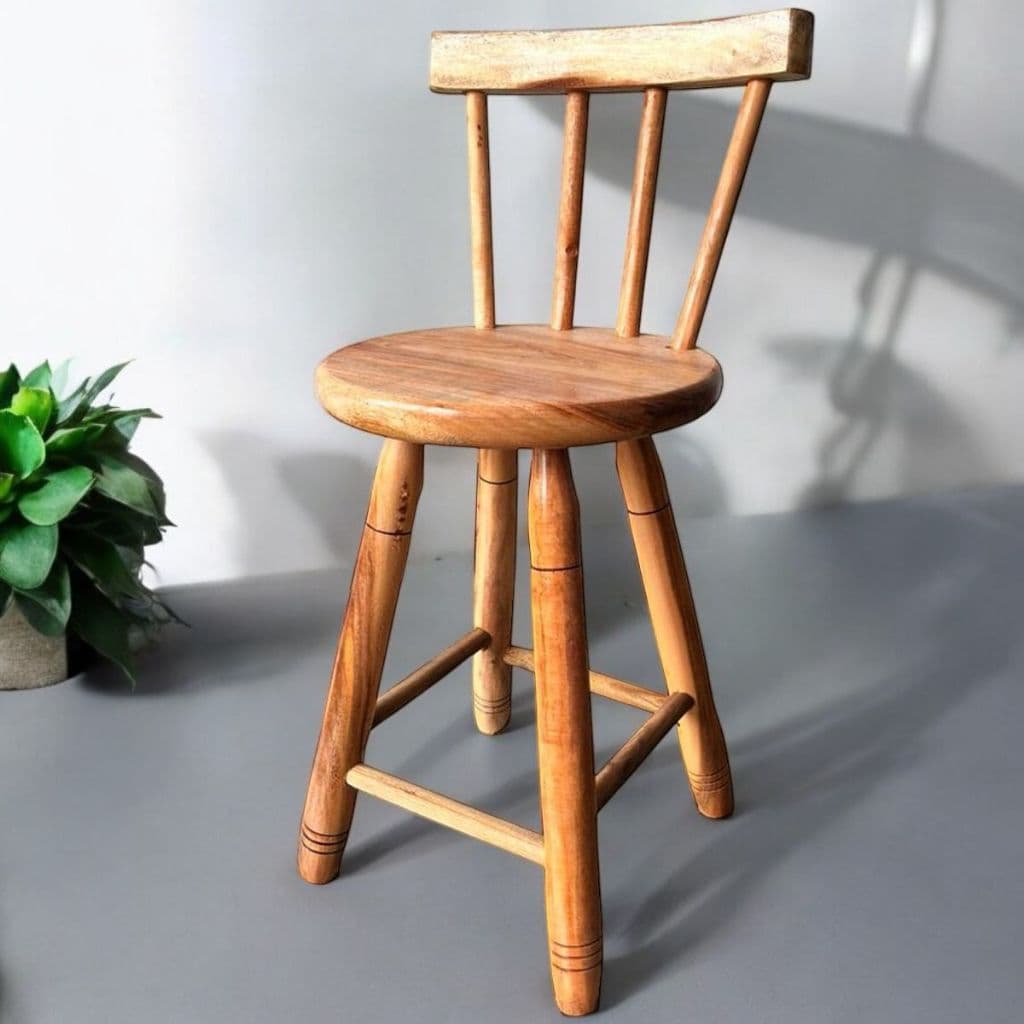 Banqueta Altura de Cadeira com Encosto de Madeira Maciça 50cm de altura Tamburete