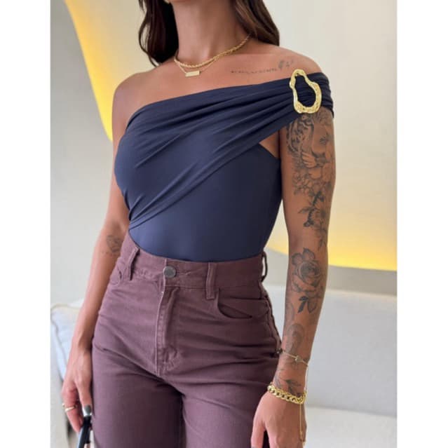 Body Feminino Mula Manca Assimétrica Fivela Orgânica Ombro Só Tendência Boho Chic Bori Bory Suplex
