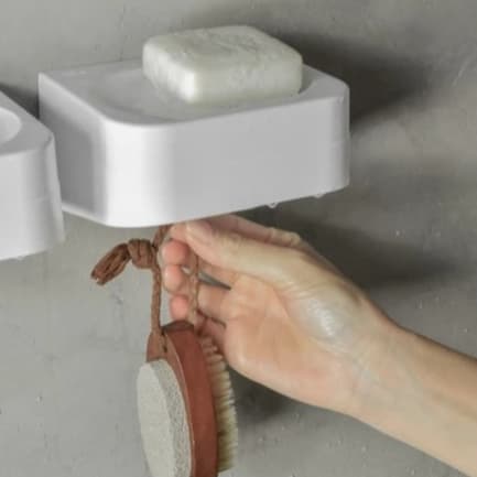 Saboneteira Suporte De Parede Adesivo Resistente Até 4kg Com Furos Escoamento Banheiro Ou - Cores