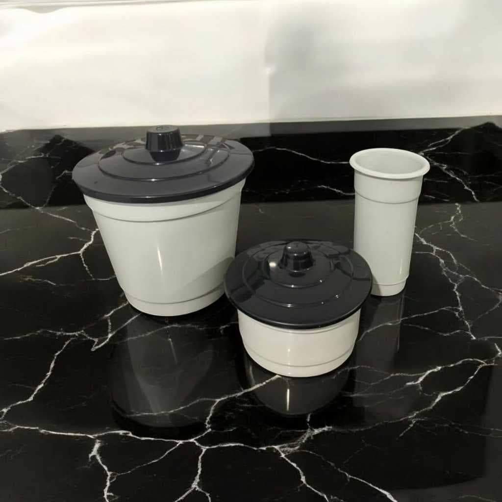 Kit Pia 3 Peças Branco c tampa Preta Plástico Lixeira Porta Detergente Porta Sabão e Esponja Limpeza