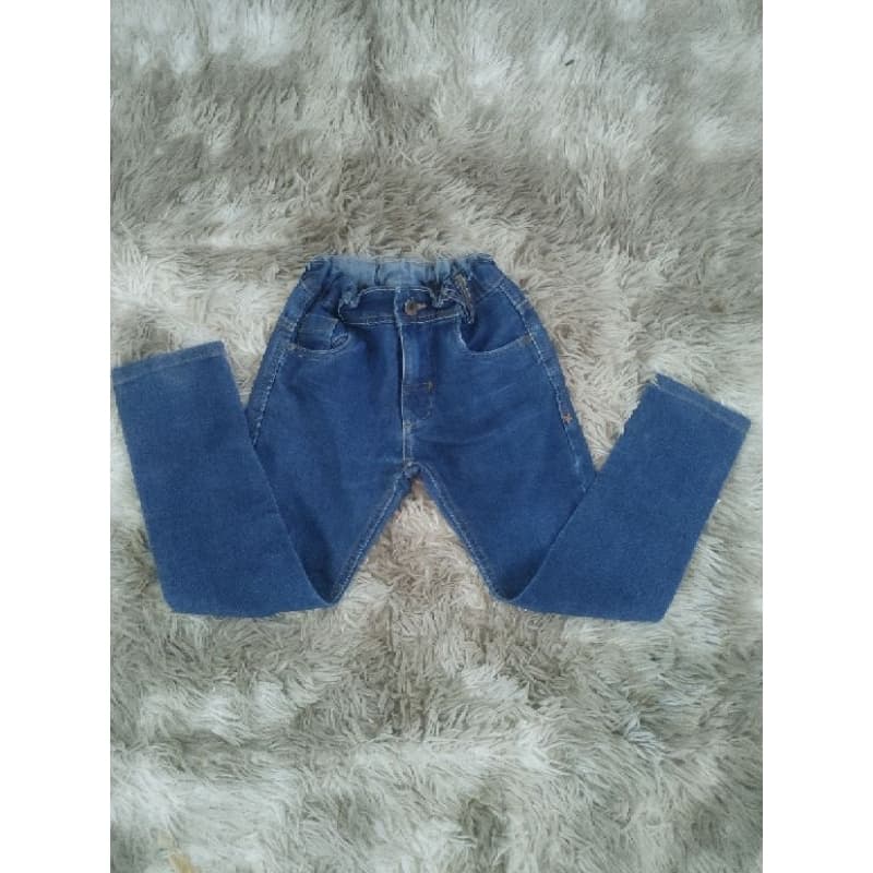 calça jeans infantil menino azul com bolsos e regulagem linda e confortável