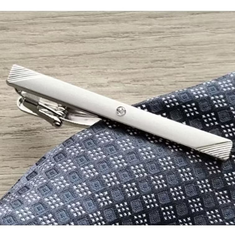 KIT 2 PRENDEDORES DE GRAVATA TRADICIONAL CROMADO INOXIDÁVEL PURA ELEGÂNCIA 6cm METAL PREMIUM