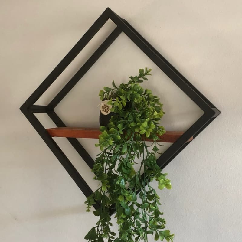 Nicho decorativo losango quadro prateleira estilo industrial em metal e 1 madeira pinus envernizada