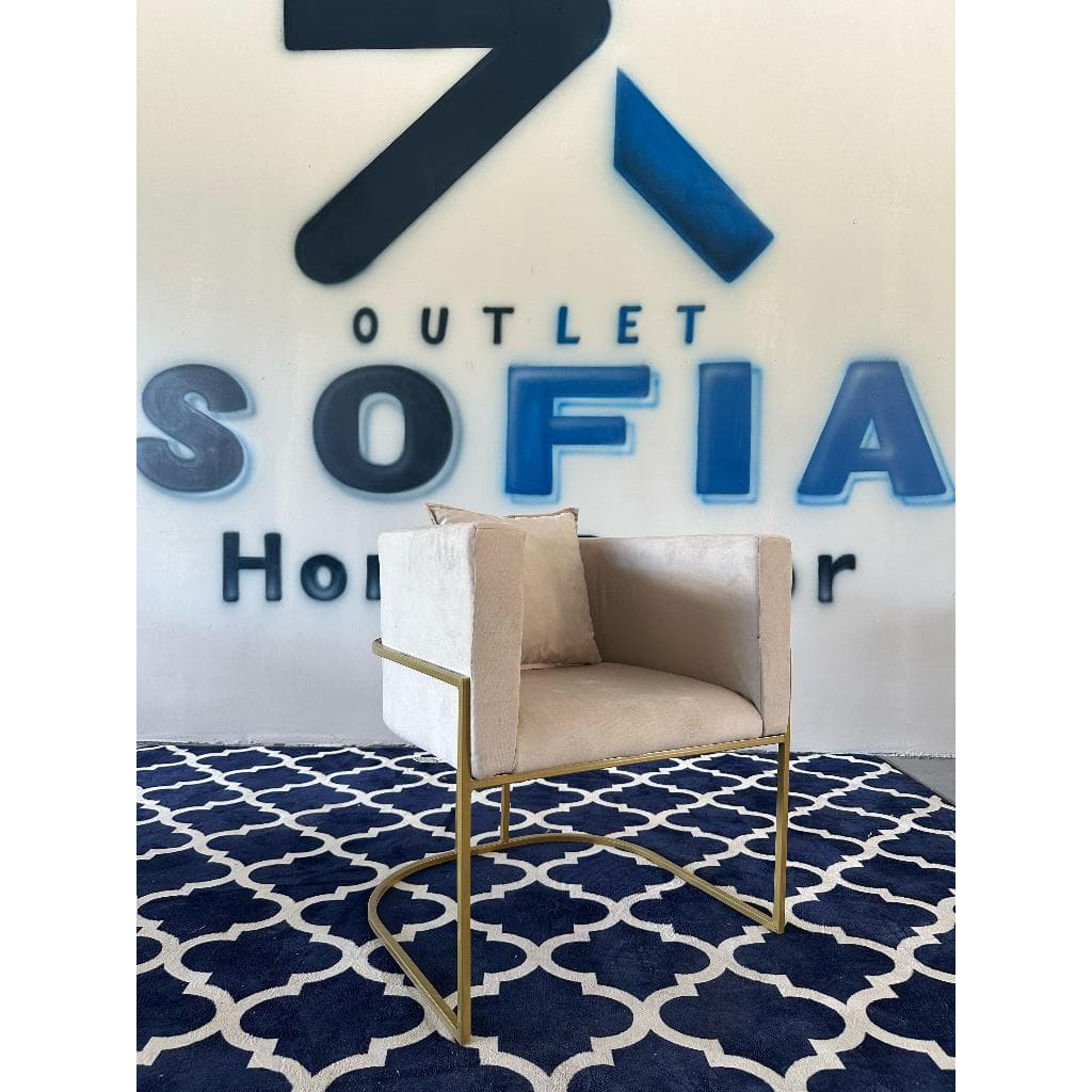 Cadeira Poltrona Betina Luxo Veludo Premium base Ferro Decorativa mesa salao recepçao