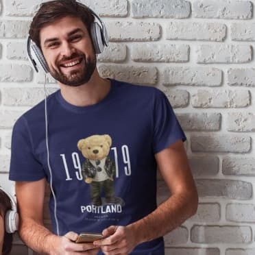 Camiseta Básica azul masculina tecido malha ótima qualidade. Estampa urso