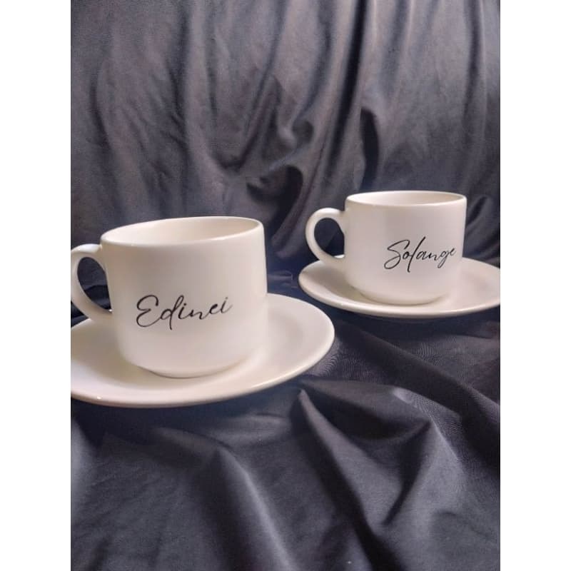 par de xícaras personalizada com pires com nome para presente pastores, casamento, padrinhos , pais dos noivos