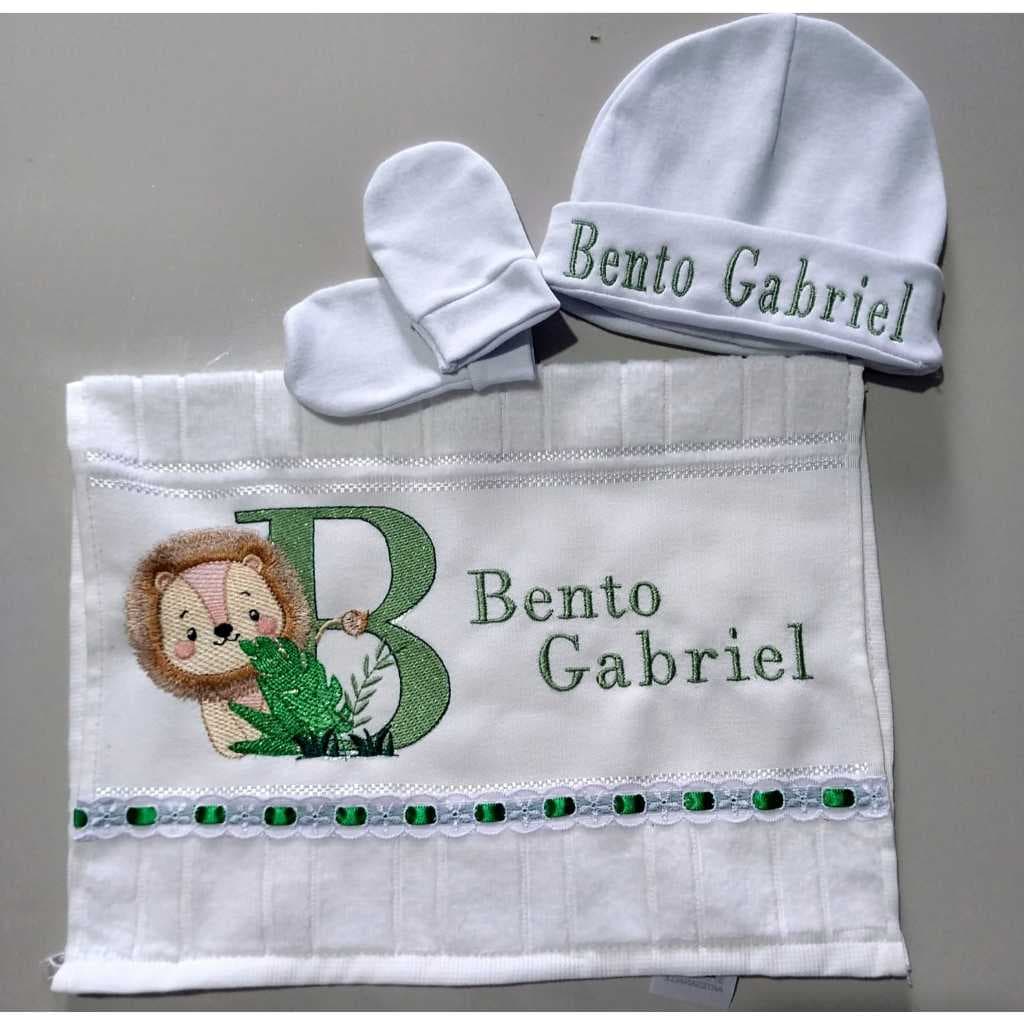 Toalha de boca bordada tema safari e touca com luva bebê algodão saida maternidade,