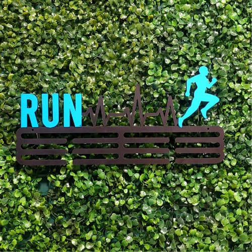 Porta Medalhas Suporte de Parede Corrida de Rua Run Homem Preto com Acrílico Azul Espelhado Moderno