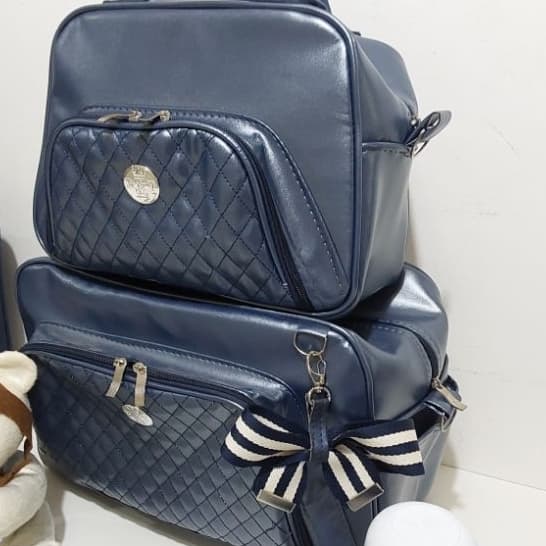 Lindo Kit de Bolsa Maternidade azul marinho perolizado com mala GG + frasqueira térmica.