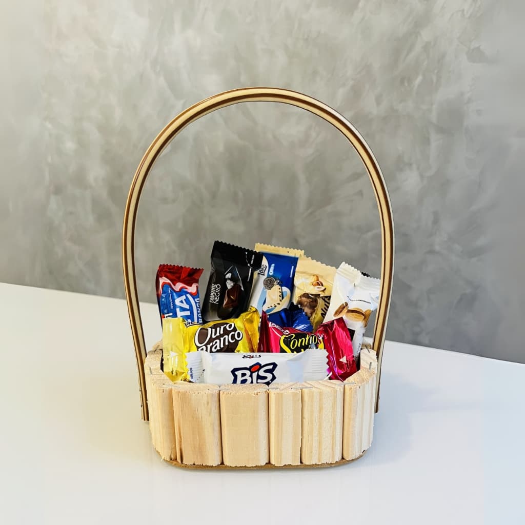 Kit Fraldeira Cesta Oval Madeira 15 com Alça Fibra Sintetica Presente Aniversario Pascoa Leven Artes