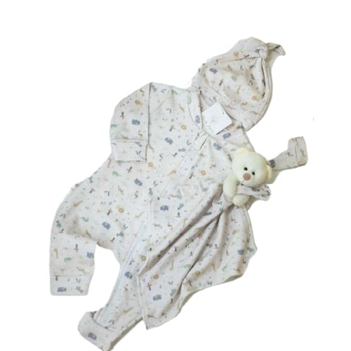 Conjunto de 4 peças macacão + touca de nó + par de luvas + naninha com pelúcia estampados