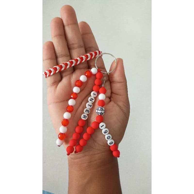 Kit Chaveiro time internacional + Pulseira em macramê branca e vermelha