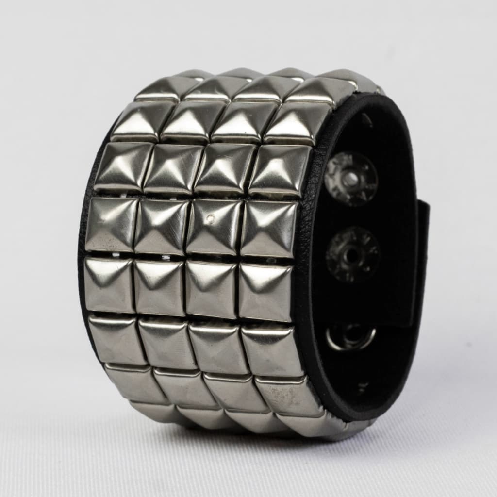 Bracelete Pulseira Couro - Cor Prata Com 4 Fileira Pirâmides - Estilo Punk Rock Emo