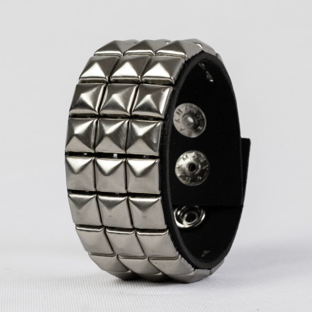 Bracelete Pulseira Prata com 3 Fileiras De Pirâmides - Punk Rock