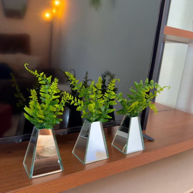 kit 3 vasos espelhados pirâmide com plantas artificiais