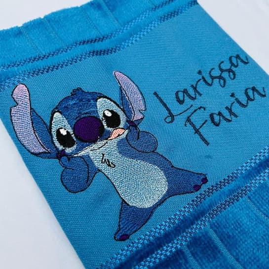Toalha Bordada Personalizada com Nome Stitch