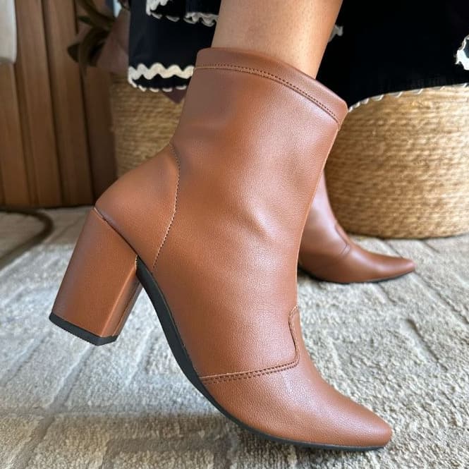 Bota Feminina Cano Curto Bico Fino Salto Grosso Confortavel