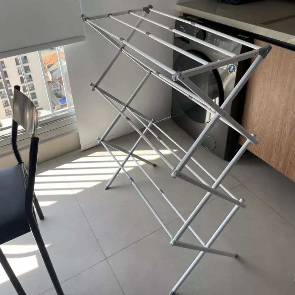 Varal Vertical Retrátil de Chão Varal de Roupas Secagem Cuidados Lavanderias Casa