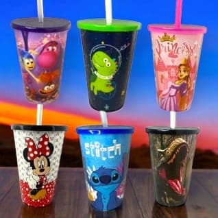 KIT 2 COPOS 550ML DECORADO C/ TAMPA E CANUDO