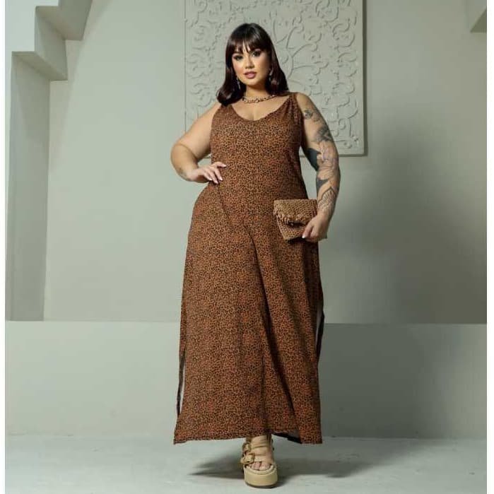 VESTIDO LONGO  PLUS SIZE VISCOLYCRA DECOTE EM V COM ABERTURA LATERAL VESTE DO 46 AO 52 VARIAÇÃO DE CORES