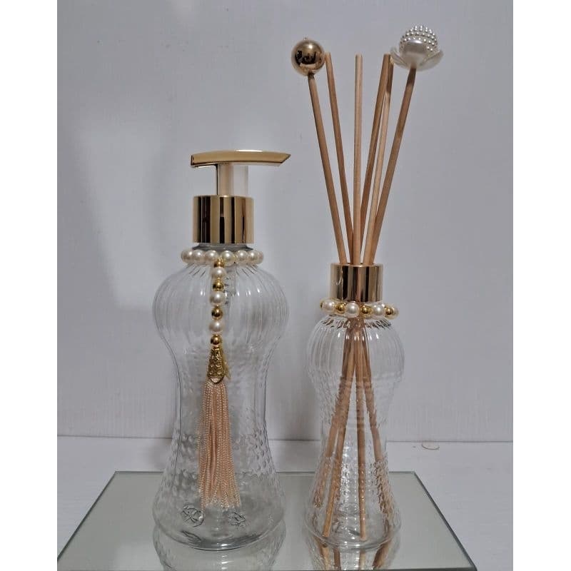 Kit difusor aromatizador  com varetas decoradas e saboneteira com pingente