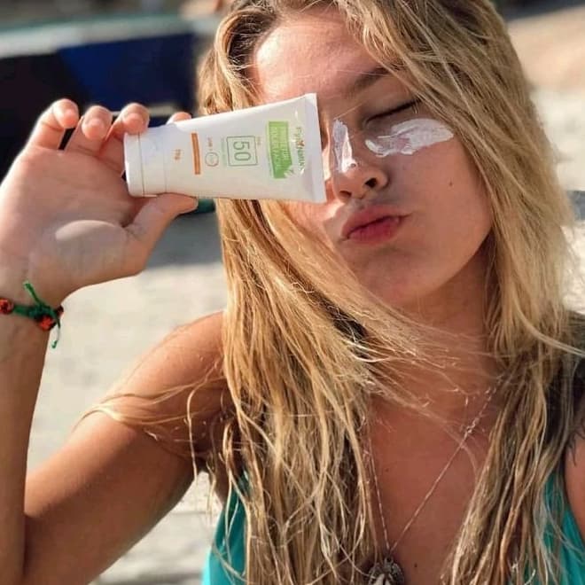 Protetor Solar Facial FPS 50 - Manchas, Rugas e Linhas de Expressão - Praia Piscina - FytoNature 70g