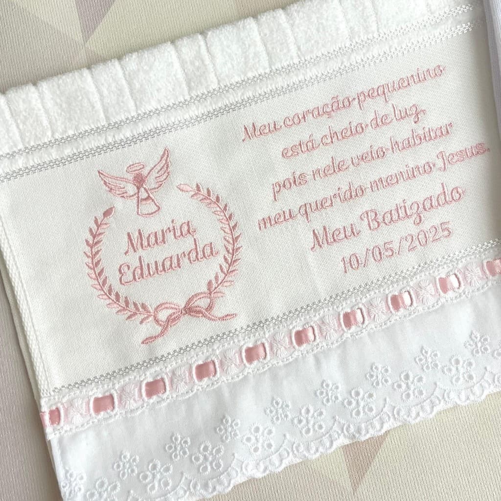 Toalha de batizado personalizada com nome e data do bastismo