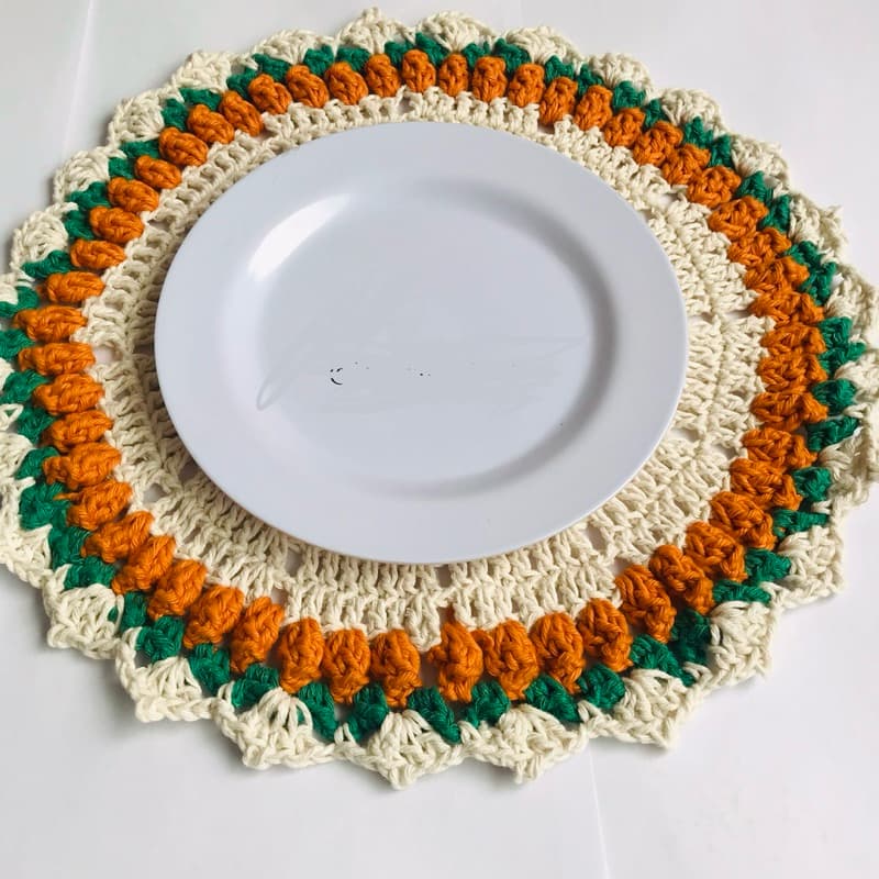 2 Sousplat Crochê 40 cm Tulipa Páscoa Cenourinha Forro para Refeições Porta Prato Mesa Posta Toalhinha Centro de Mesa