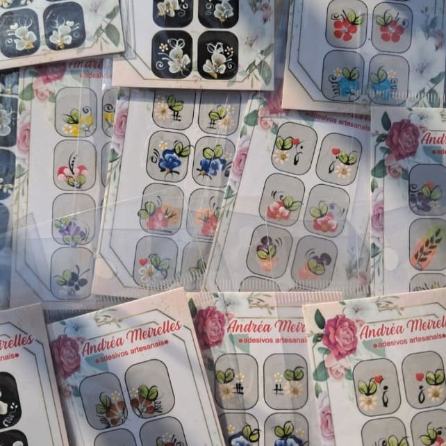 Adesivos artesanais para unhas,artesanal,com joias,pedrarias, cartela com total de 40 adesivos