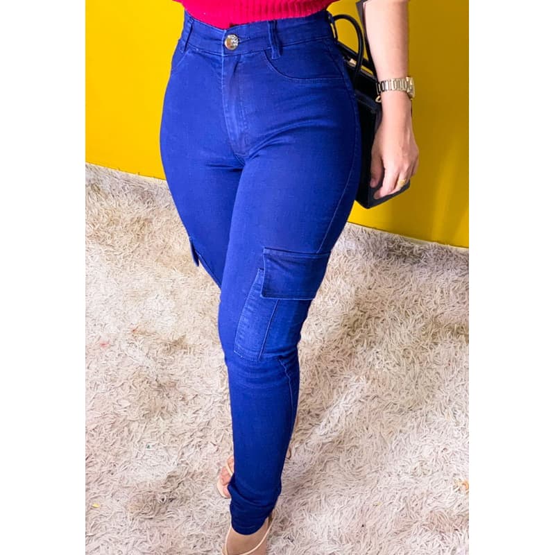 Calça feminina cargo com bolso lateral moda blogueira cintura alta tendência