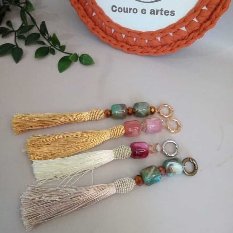KIT 3 TASSEL EM PEDRARIA DE ALTA QUALIDADE!